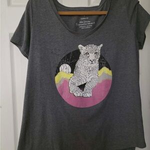 Gray V-Neck Tee with Leopard Graphic Torrid